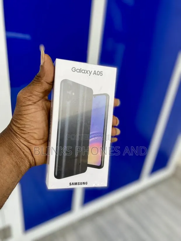 New Samsung Galaxy A05 128 GB Silver · Photo 1