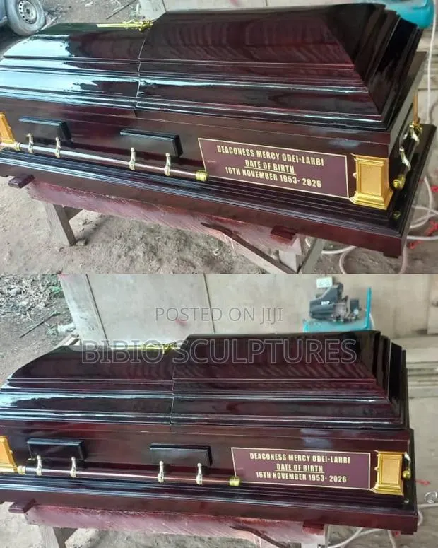 Prestige Half-Couch Casket · Photo 1