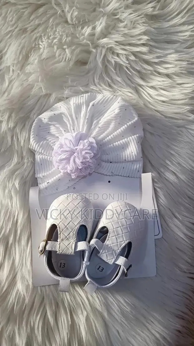 Baby Shoe for Girls With Scarf · Photo 4