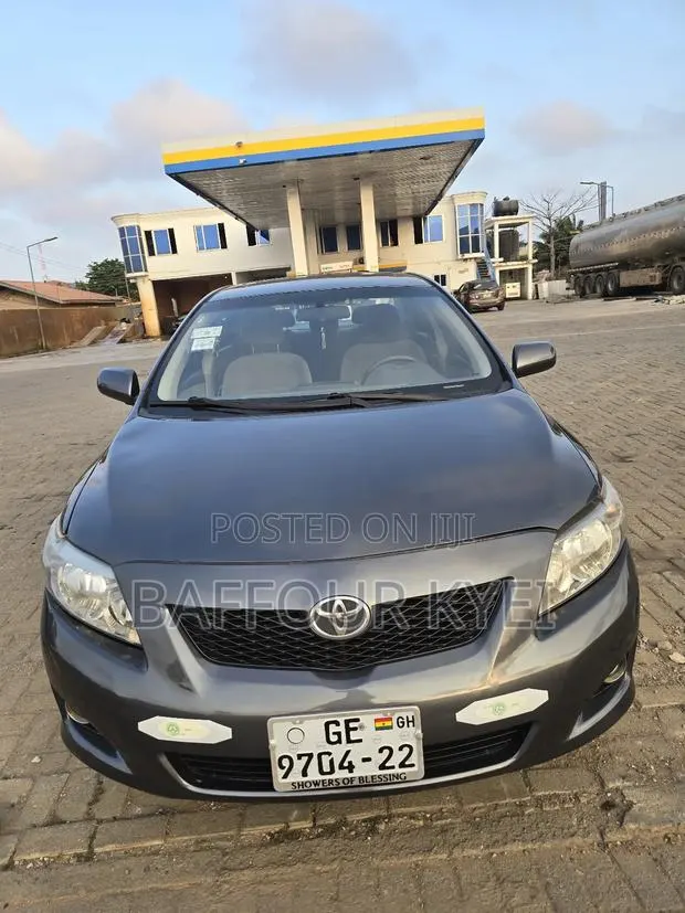 Toyota Corolla LE 4dr Sedan (1.8L 4cyl 4A) 2010 Gray · Photo 1