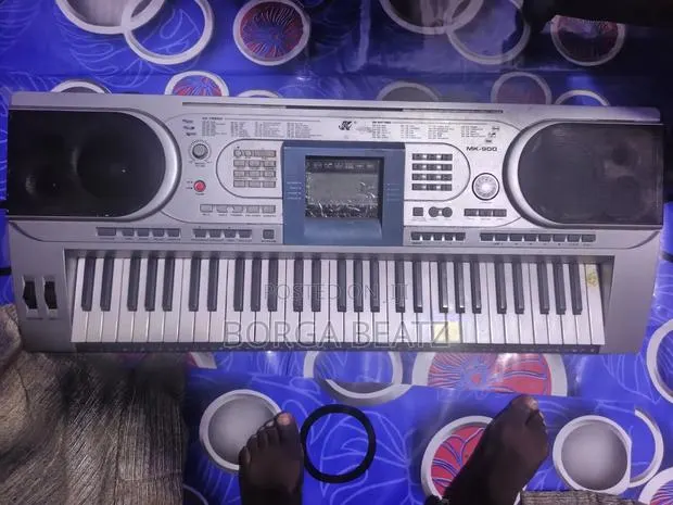 Mk 900 Electric Keyboard 61 Keys · Photo 1