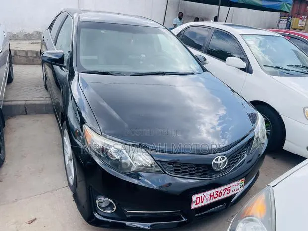 Toyota Camry SE 4dr Sedan (2.5L 4cyl 6A) 2014 Black · Photo 1