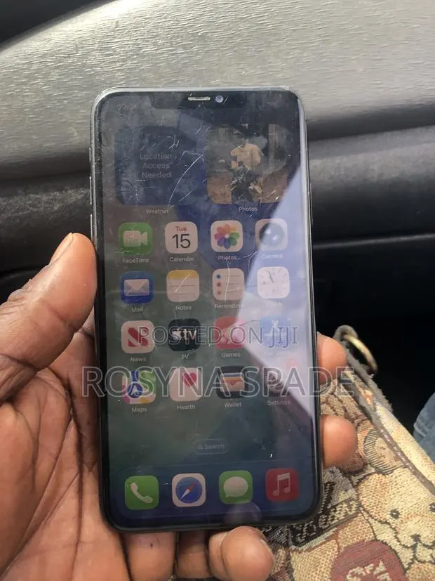 Apple iPhone 11 Pro Max 64 GB Black · Photo 1