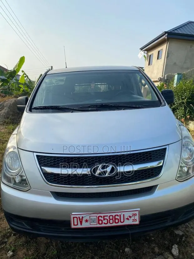 Hyundai Starex 2008 Silver · Photo 1