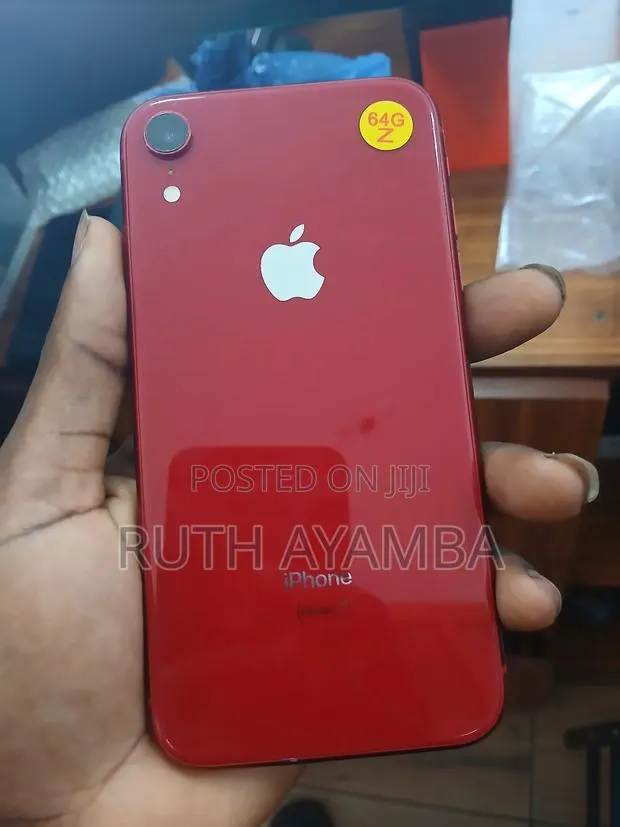 Apple iPhone XR 64 GB Red · Photo 1