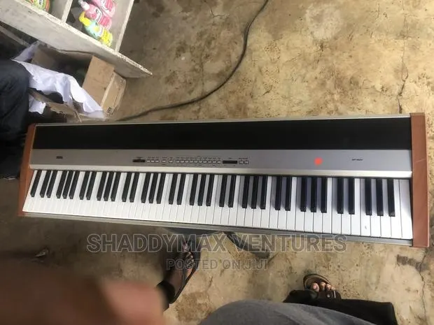 Korg SP 100 Piano Keyboard · Photo 1
