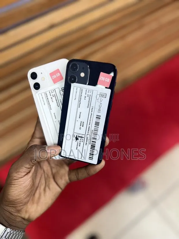 Apple iPhone 12 mini 256 GB Black · Photo 1