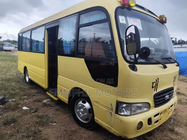 Hyundai County 2016 Yellow · Photo 1