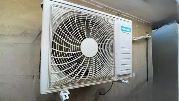 Hisense 2.0 HP Inverter AC · Photo 1