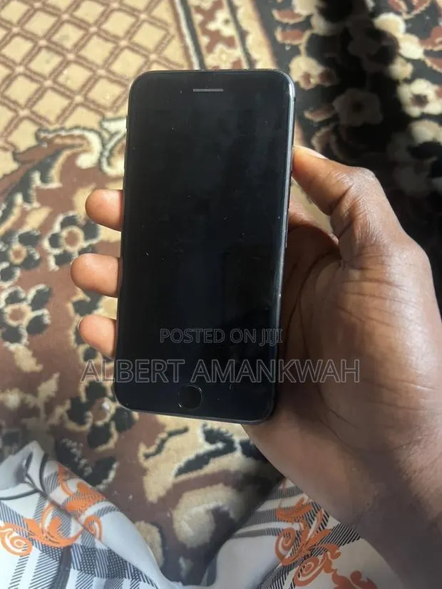 Apple iPhone 8 128 GB Black · Photo 1