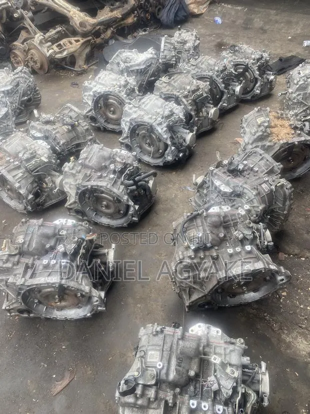 Toyota Corolla 14 to 20 Gear Box 12pins · Photo 1