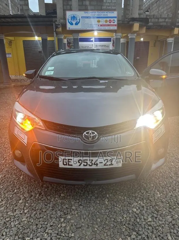 Toyota Corolla 2016 Black · Photo 1