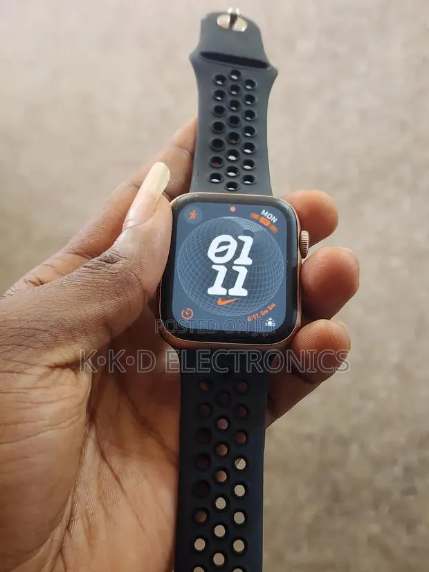 Series 5 44mm Lte+Gps · Photo 1
