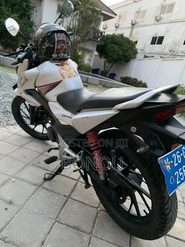 Honda CB 2012 White · Photo 4
