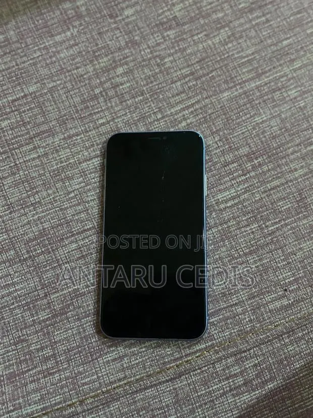 Apple iPhone XR 64 GB Blue · Photo 1