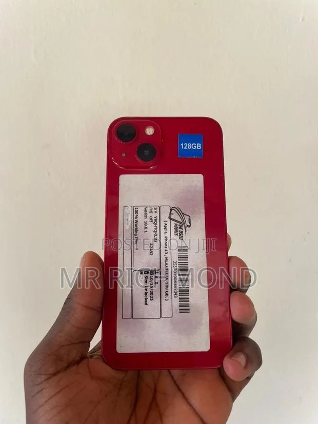 Apple iPhone 13 128 GB Red · Photo 1