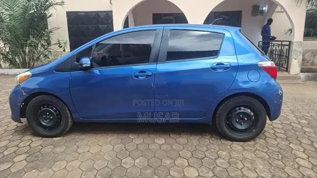 Toyota Yaris 2013 Blue · Photo 1