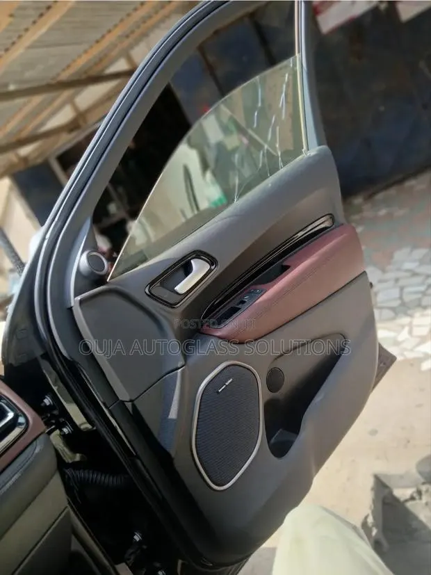 Dodge Durango Laminated Door Glass Available · Photo 1