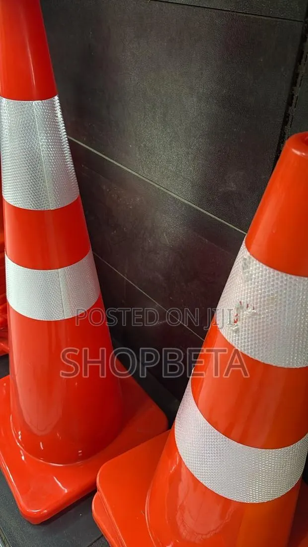 Traffic Safety Cone – Durable & Highly Visible · Photo 1