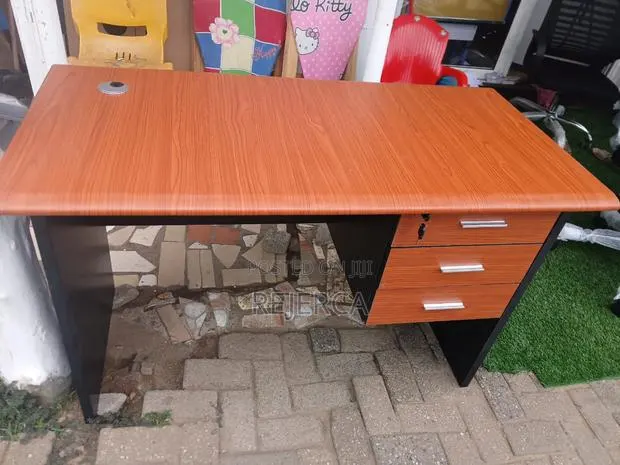 Durable Brand New Desk · Photo 1