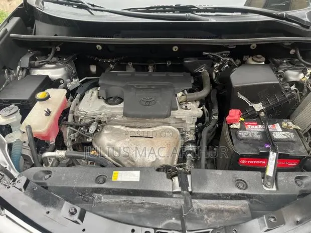 Toyota RAV4 Adventure 4dr SUV AWD (2.5L 4cyl 6A) 2018 Silver · Photo 1