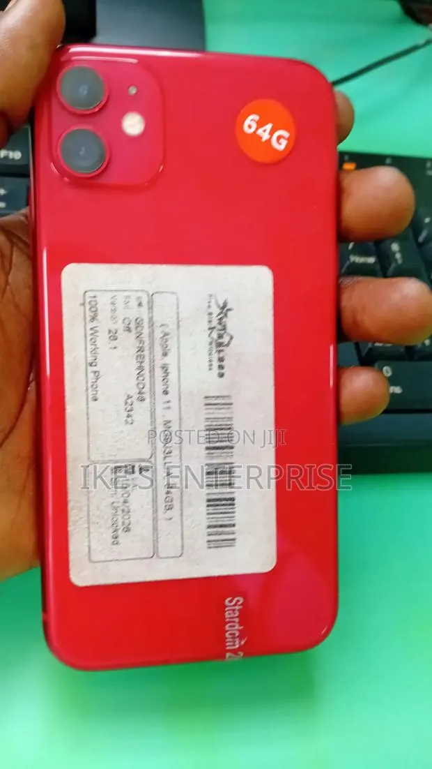 Apple iPhone 11 64 GB Red · Photo 1