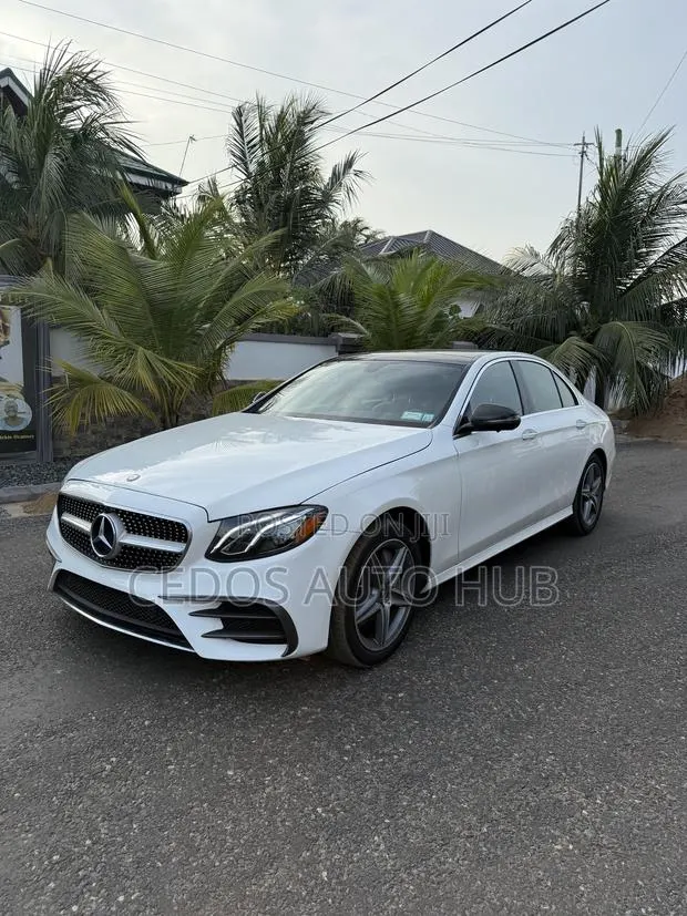 Mercedes-Benz E300 4Matic AWD Sedan (2.0L 4cyl 9A) 2017 White · Photo 1