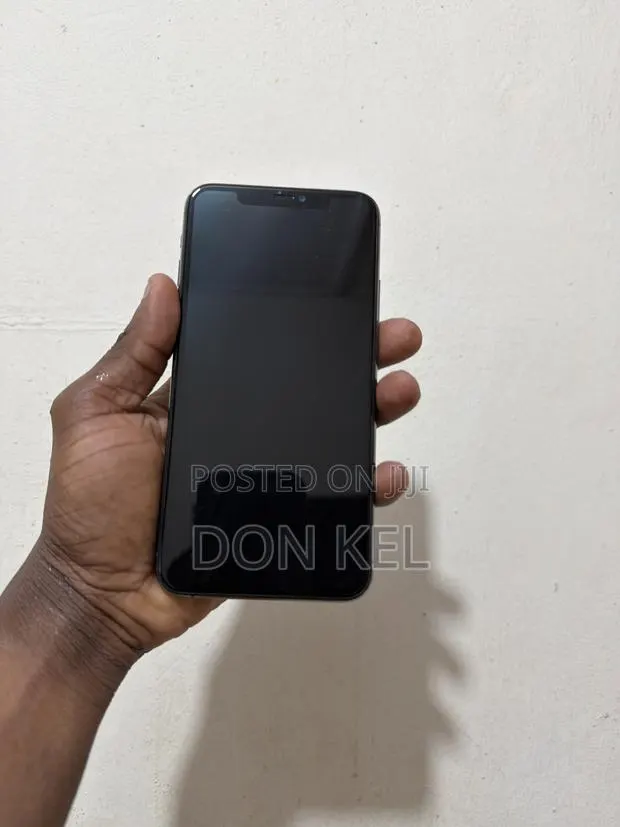 Apple iPhone 11 Pro Max 64 GB Graphite · Photo 1