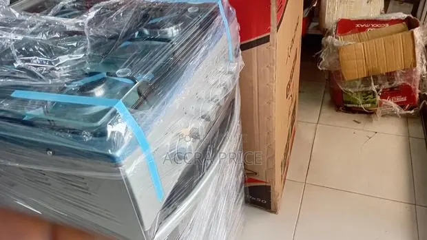 Volcano Family Size Gas Cooker With Oven · Photo 1