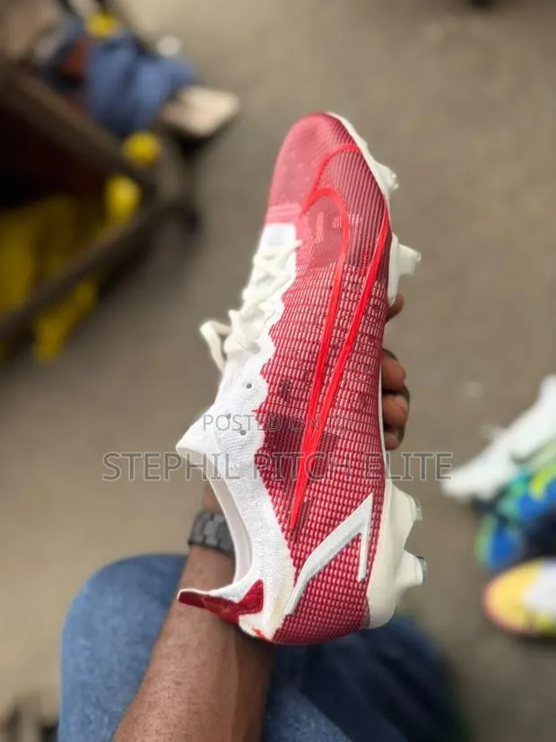 Nike Mercurial Soccer Clear · Photo 1