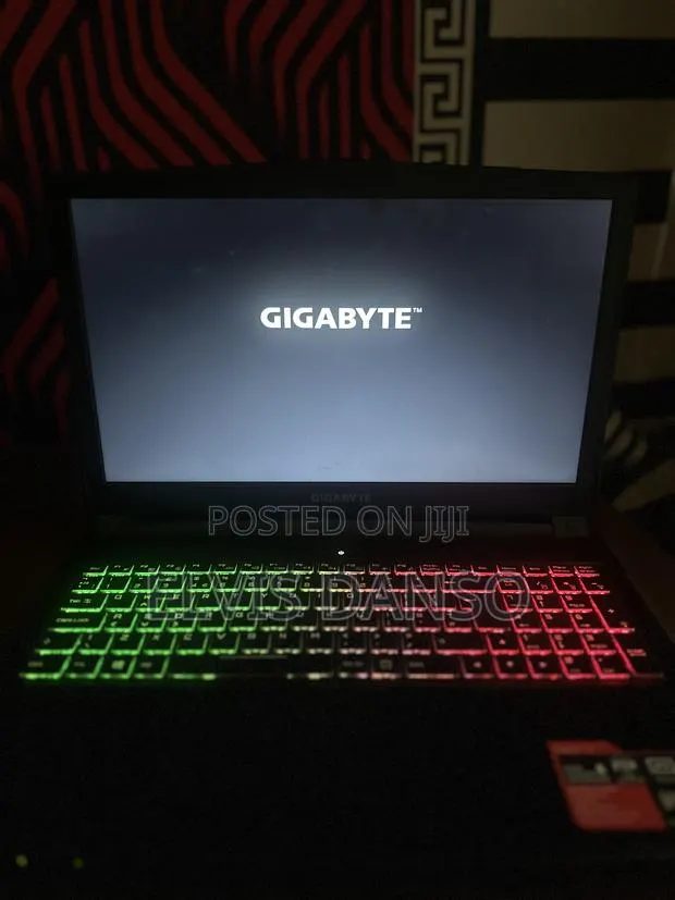 Laptop Gigabyte Sabre 15 16GB Intel Core i7 HDD+SSD 1T · Photo 1