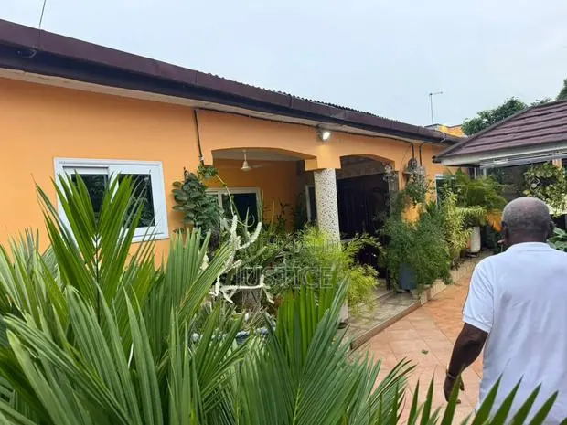 4bdrm House in Dansoman, Market for sale · Photo 1
