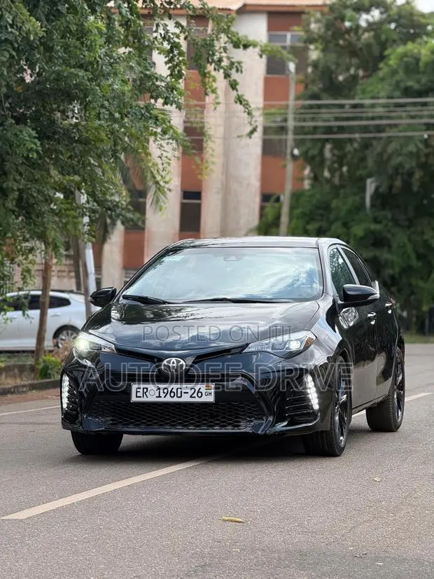 Toyota Corolla 2017 Black · Photo 1