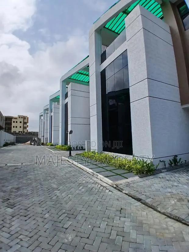 4bdrm Townhouse/Terrace in Tseaddo, Airport Residential Area for sale · Photo 1