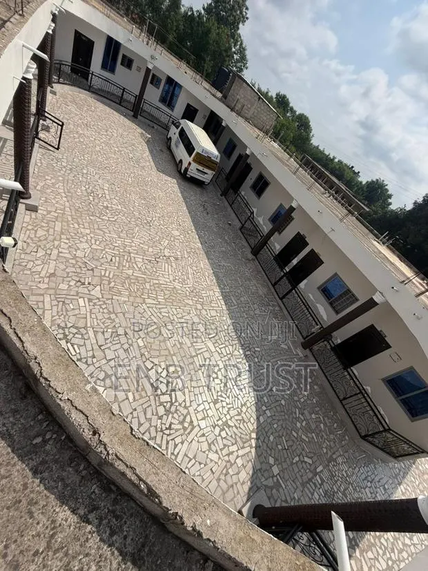 21 Bedrooms Hostel for Sale at Boadi Kumasi · Photo 3
