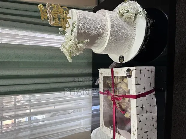 Dummy2 Tier and Cake for 150people · Photo 1