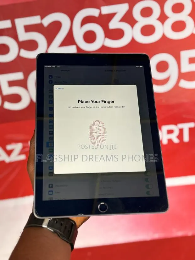 Apple iPad 9.7 32 GB Gray · Photo 1