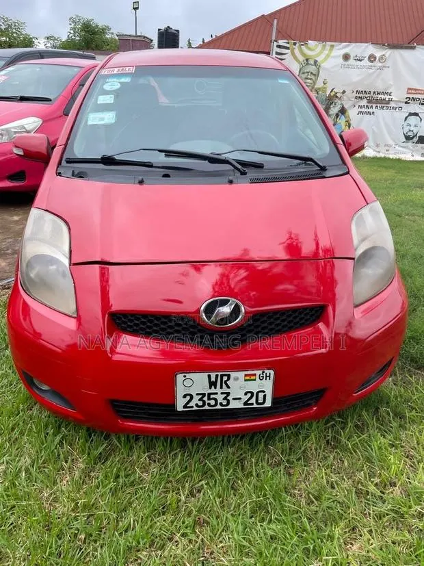 Toyota Vitz 1.5 FWD 3dr 2010 Red · Photo 1