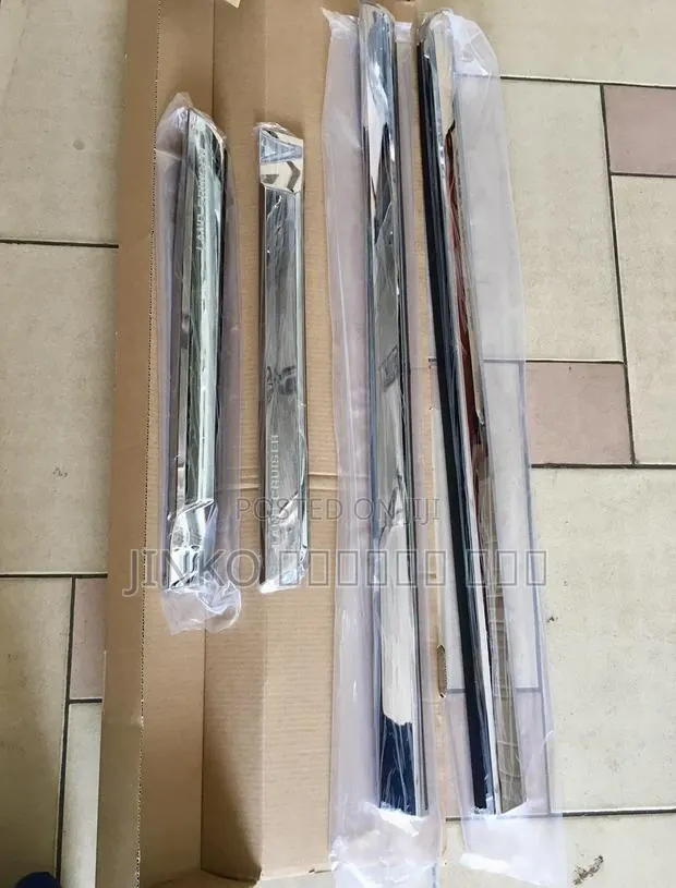 Toyota Landcruiser 2016-2021 Door Mouldings Set · Photo 1