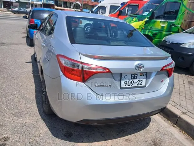 Toyota Corolla 2016 Silver · Photo 8