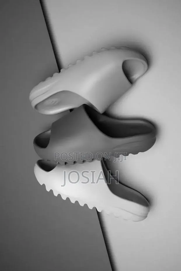 Original Yeezy Slides · Photo 1
