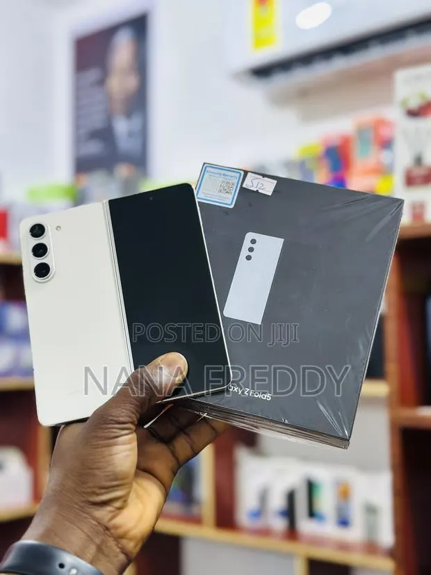 New Samsung Galaxy Z Fold 5 512 GB White · Photo 1