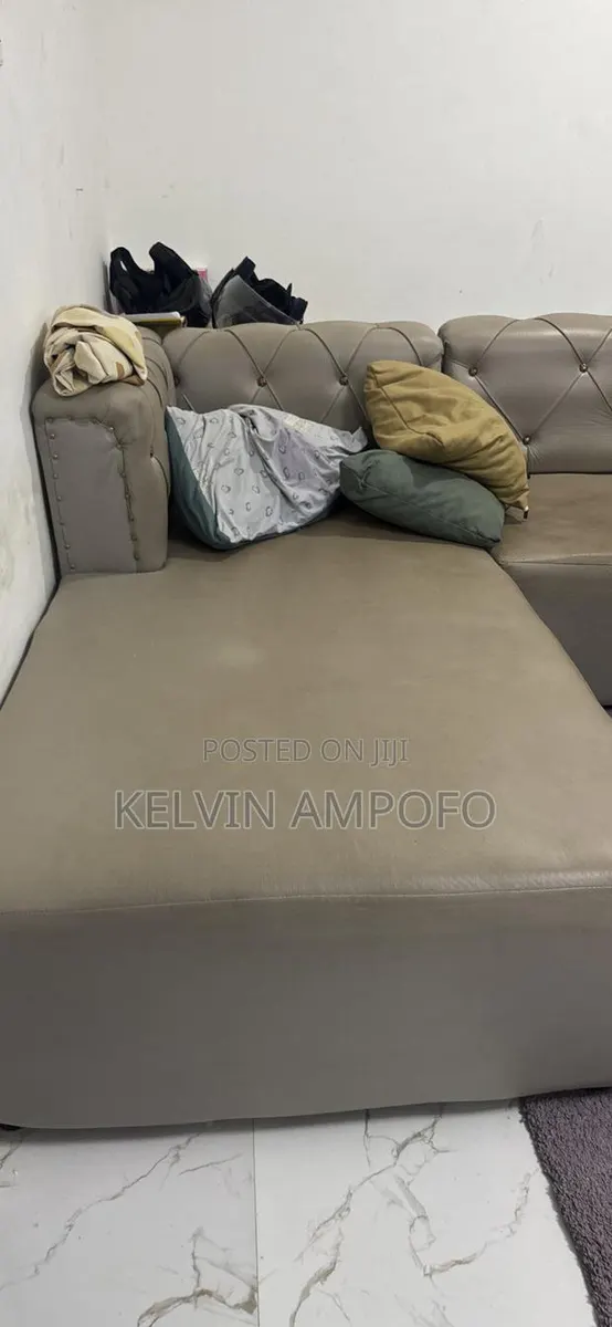 Beautiful Large Comfortable Sofa · Photo 1