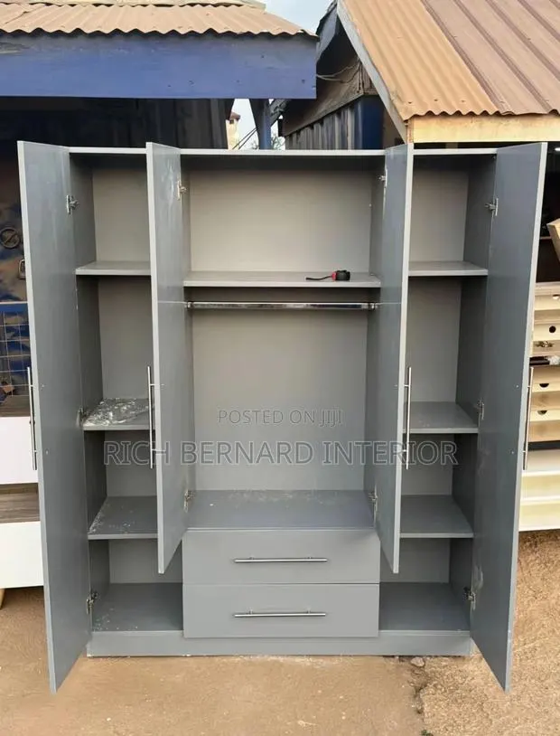 4 Doors Laminated Wardrobe · Photo 2