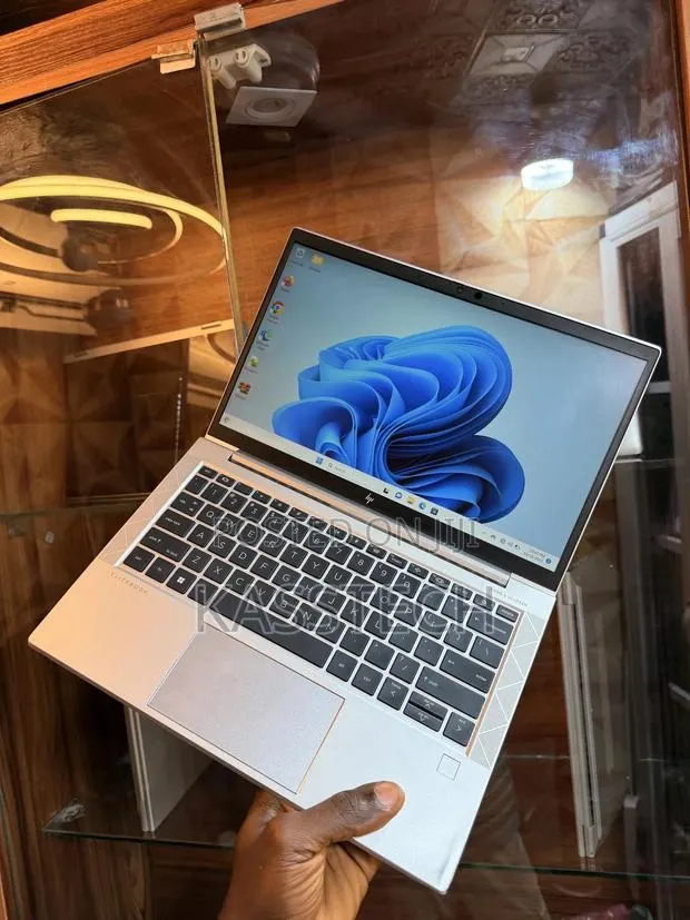 Laptop HP EliteBook 830 G8 8GB AMD Ryzen 5 SSD 256GB · Photo 1