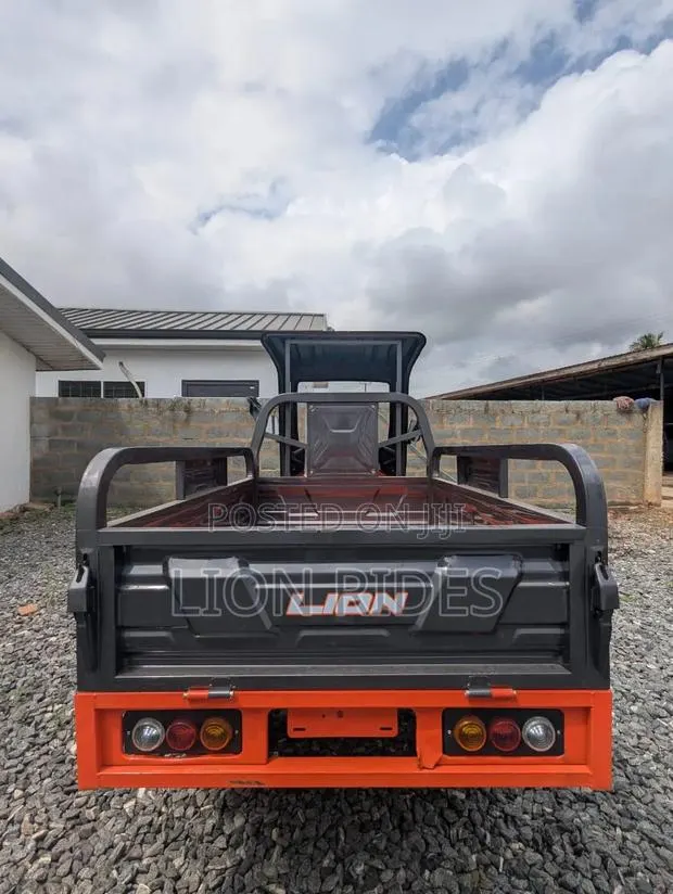 New Motorcycle 2026 Orange · Photo 1