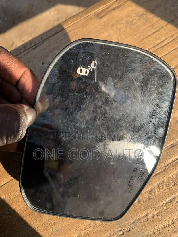Honda CRv 2020,2022,2023,2024,2025,2026 Mirror Glass · Photo 1