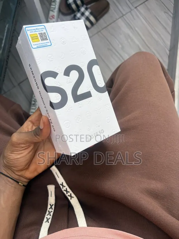 New Samsung Galaxy S20 FE 5G 128 GB Blue · Photo 1