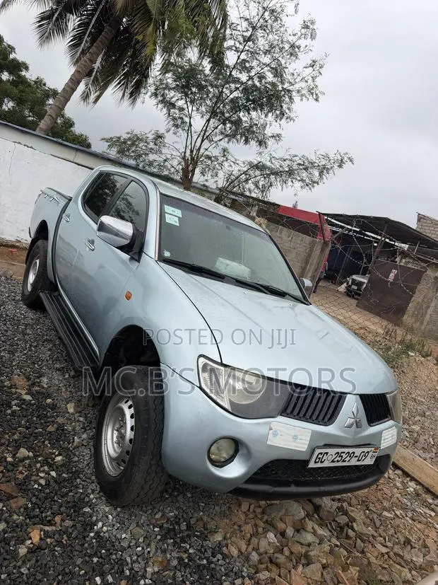 Mitsubishi L200 2009 Silver · Photo 1