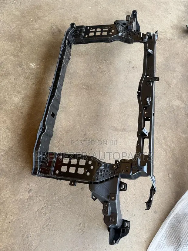 Hyundai Santafe Radiator Support 2017 2018 · Photo 1